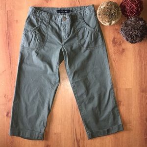 - Calvin Klein Jeans capris size 6